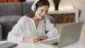 Nghe Tiếng Đức B1: Bí Quyết Luyện Nghe Nhanh Tiến Bộ