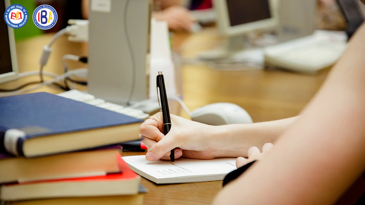 Tận dụng tài liệu và khóa miễn phí 