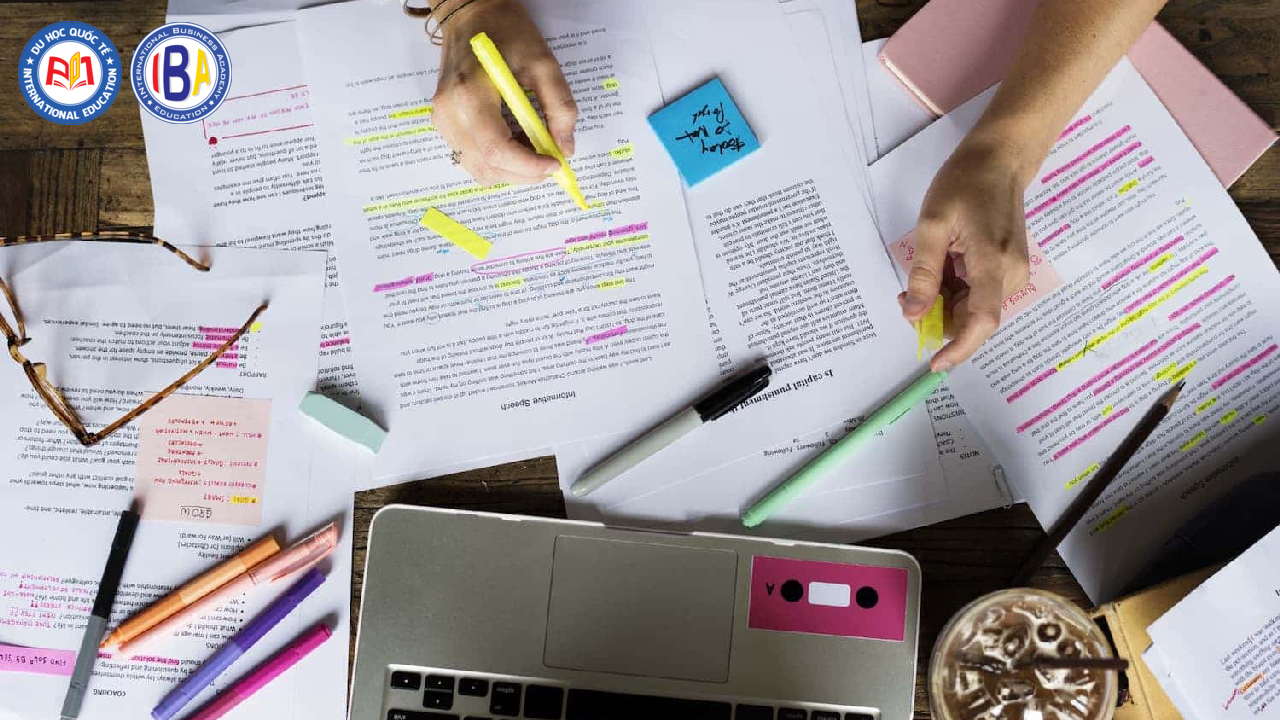 Việc này giúp bạn tránh lặp lại lỗi và ghi nhớ kiến thức lâu hơn