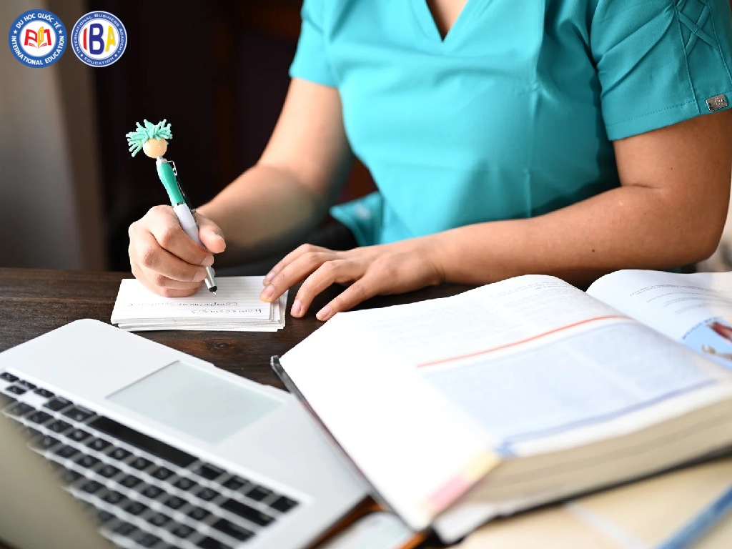 Sau khi tốt nghiệp, phần lớn học viên được giữ lại làm việc chính thức