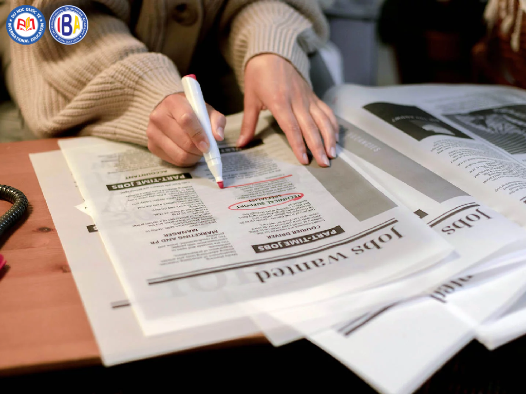 Die Berufsausbildung in Deutschland ist praxisorientiert und bildet spezifische fachliche Fähigkeiten aus