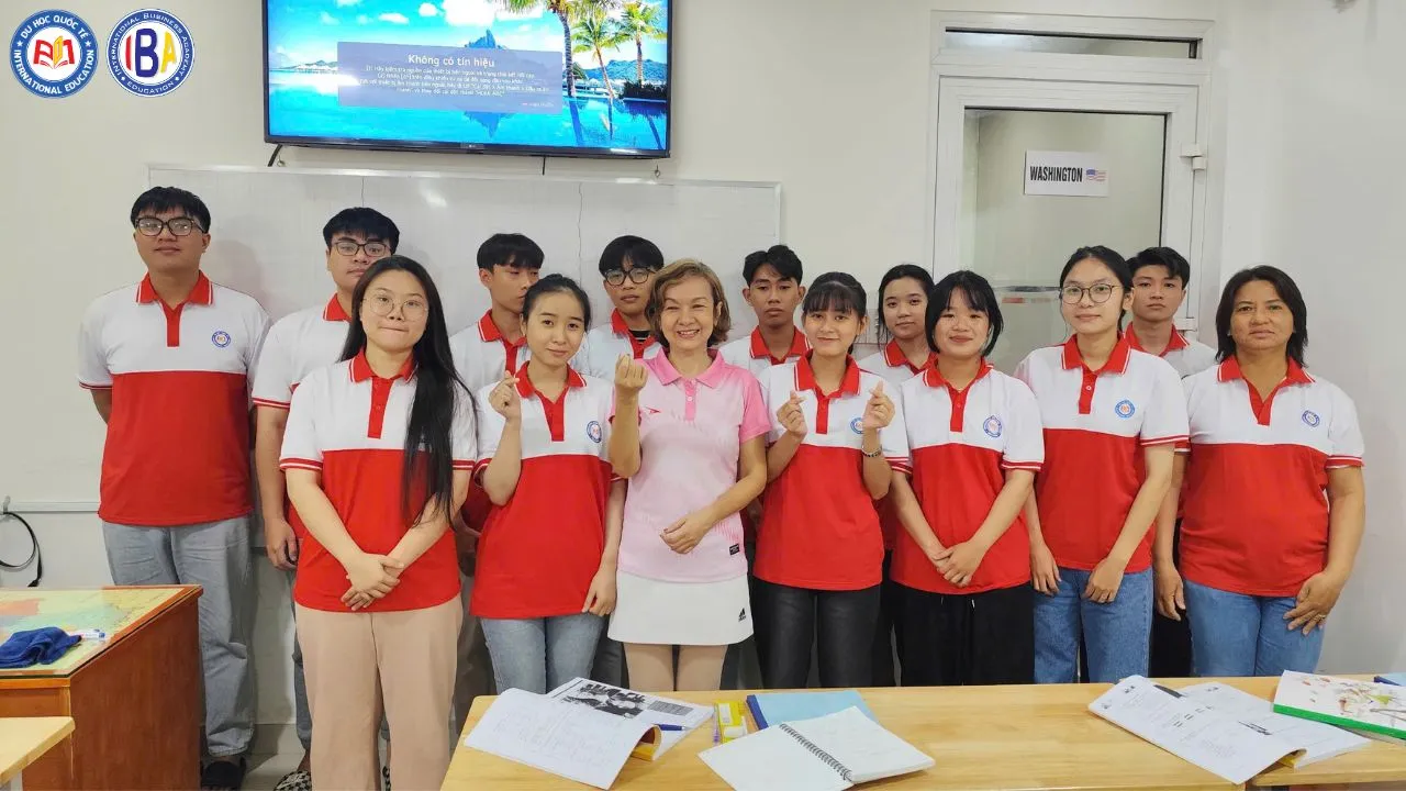 Phí nội trú, học phí và sinh hoạt phí được quy định cố định hàng tháng.