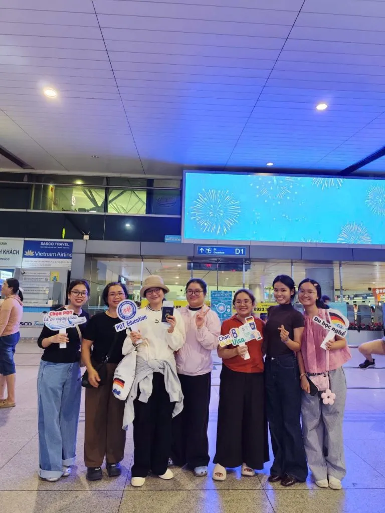 🎉Từ Tay Cầm Visa Đến Gót Chân Chạm Phi Trường: Hành Trình 6 Tiếng Thần Tốc! 🚀 23 z7731303451472 4c848c9e5013f4badbbc24f45d5ac2e8