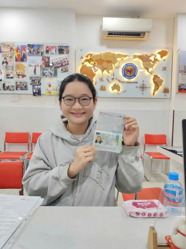 🎉Từ Tay Cầm Visa Đến Gót Chân Chạm Phi Trường: Hành Trình 6 Tiếng Thần Tốc! 🚀 18 z7731303452731 bc66509514755938a781b649468e8c38