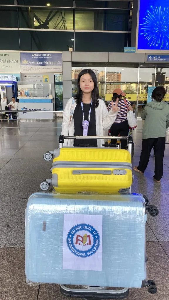 Trưởng thành đôi khi bắt đầu bằng một tấm vé máy bay một chiều ✈️ 12 z7814948778660 fe9949c9c19576e1d4e70013c85fdee4