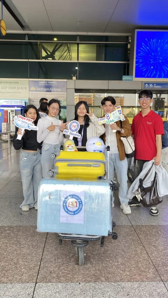 Trưởng thành đôi khi bắt đầu bằng một tấm vé máy bay một chiều ✈️ 9 z7814948834343 f483c06e94acbd0118c5ba440b8c040c