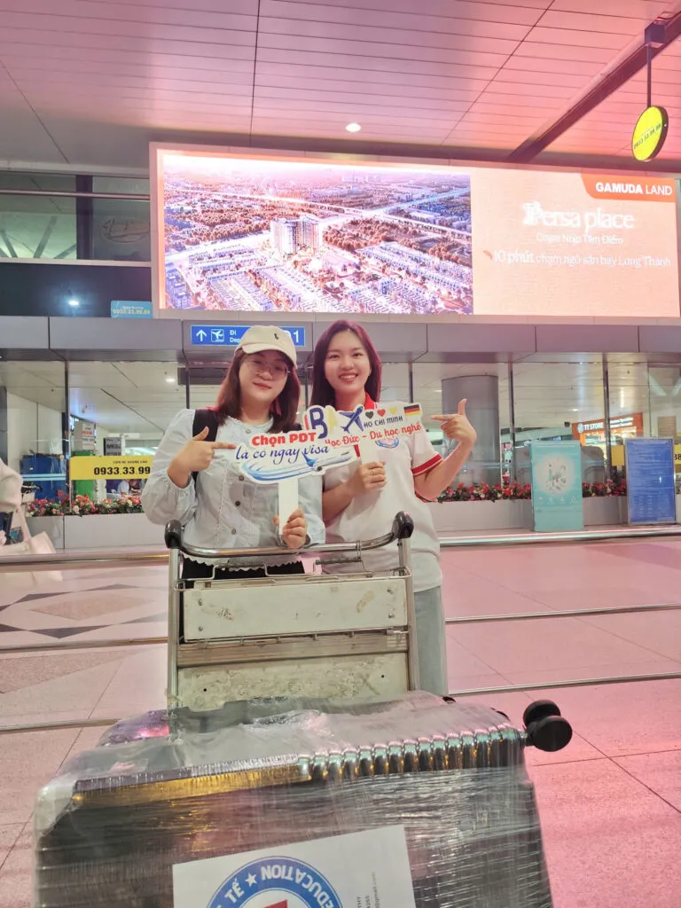Tạm Biệt Việt Nam, Đón Chào Nước Đức: Hành Trình Mới Của Mai Thy ✈️ 11 z7894955297189 2d39cbdab141995eb22efb72dfef8159