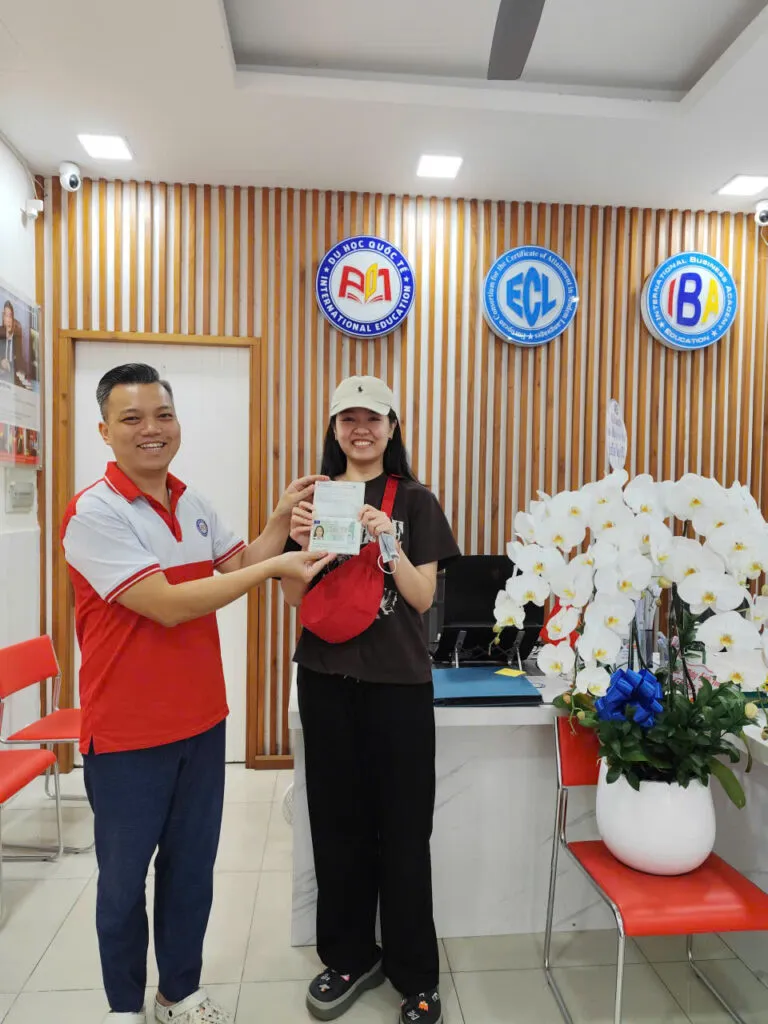 🎓 Hành Trình Đến Đức Chính Thức Bắt Đầu – Chúc Mừng Hồ Gia Hân!🎉 12 1782378275010 8731400940460195894 g3167007794793500137 4da439ec14278ceb9700aedaa63349ef