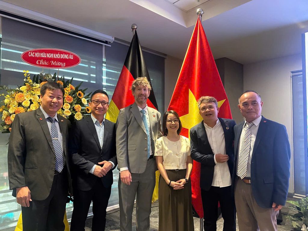 🤝KỶ NIỆM 36 NĂM NGÀY THỐNG NHẤT NƯỚC ĐỨC 10 1791001386625 209078124450181628 g6091557291459168403 db1cea804fae899096abdd3893ebb18a