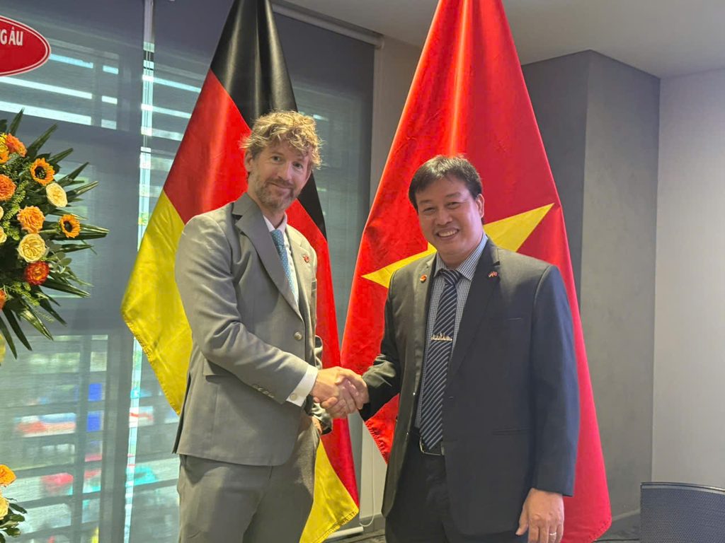 🤝KỶ NIỆM 36 NĂM NGÀY THỐNG NHẤT NƯỚC ĐỨC 11 1791001386630 209078124450181628 g6091557291459168403 003fbe247dfe8d100e8390927fc9fa80