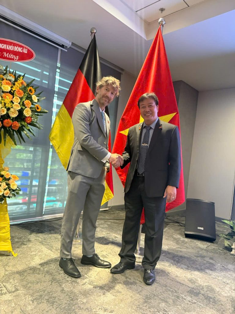 🤝KỶ NIỆM 36 NĂM NGÀY THỐNG NHẤT NƯỚC ĐỨC 12 1791001386635 209078124450181628 g6091557291459168403 14b51c7cb558b7a0c86920a63184d3ca 768x1024 1