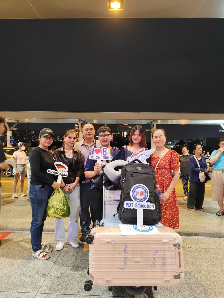 🛩 4 HÀNH TRANG – 4 ƯỚC MƠ – CHUNG MỘT HÀNH TRÌNH TẠI ĐỨC! 27 1791527371207 8731400940460195894 g3167007794793500137 8a943e10b15227b3624ef74c816673f5 768x1024 1