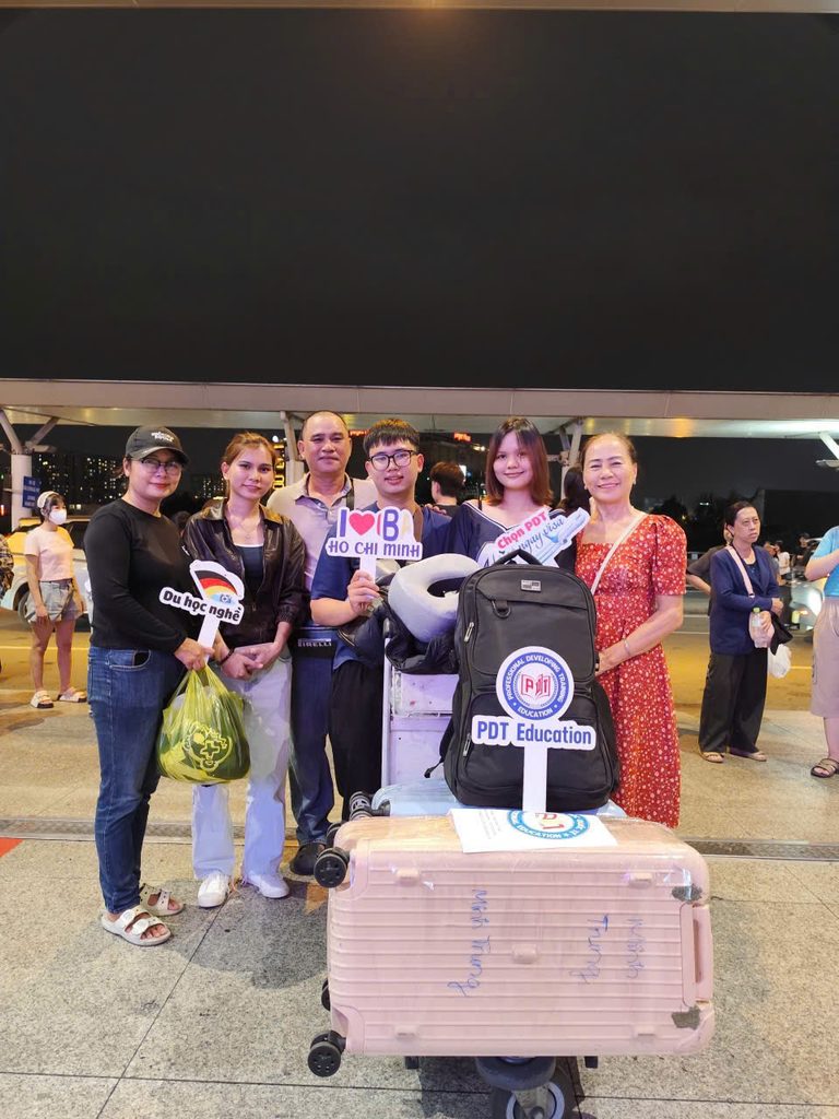 🛩 4 HÀNH TRANG – 4 ƯỚC MƠ – CHUNG MỘT HÀNH TRÌNH TẠI ĐỨC! 28 1791527371345 8731400940460195894 g3167007794793500137 afb7e3eb9d113f7fde97d06c67724912 768x1024 1